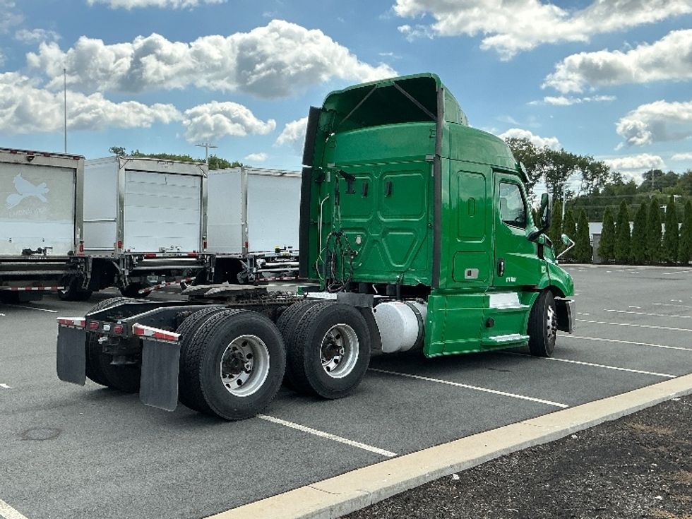 Sleeper Tractor-Heavy Duty Tractors-Freightliner-2019-T11664ST-North Bergen-NJ-495,294\n\t\tmiles-$ 55,750 - Image 7