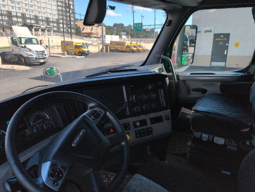 Sleeper Tractor-Heavy Duty Tractors-Freightliner-2019-T11664ST-North Bergen-NJ-506,449\n\t\tmiles-$ 53,750 - Image 10