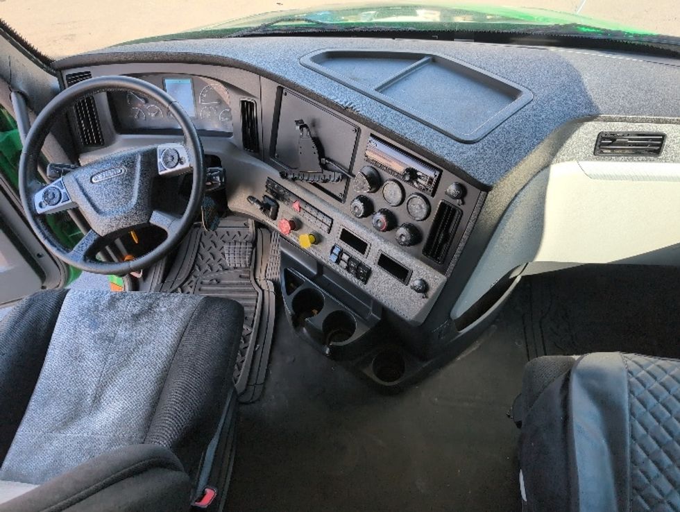 Sleeper Tractor-Heavy Duty Tractors-Freightliner-2019-T11664ST-North Bergen-NJ-506,449\n\t\tmiles-$ 53,750 - Image 12