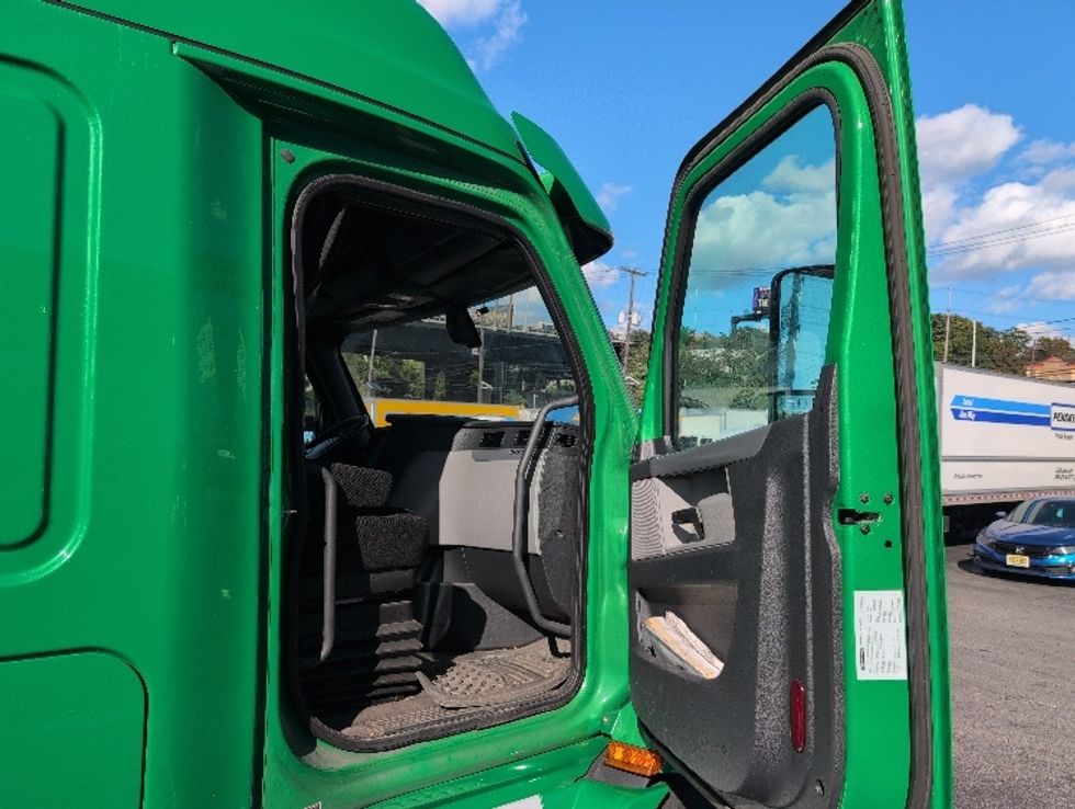 Sleeper Tractor-Heavy Duty Tractors-Freightliner-2019-T11664ST-North Bergen-NJ-506,449\n\t\tmiles-$ 53,750 - Image 13