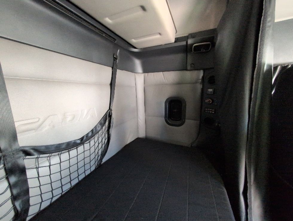 Sleeper Tractor-Heavy Duty Tractors-Freightliner-2019-T11664ST-North Bergen-NJ-506,449\n\t\tmiles-$ 53,750 - Image 18
