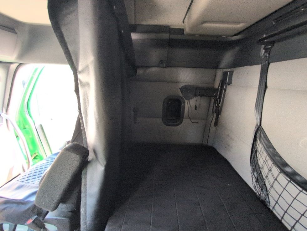 Sleeper Tractor-Heavy Duty Tractors-Freightliner-2019-T11664ST-North Bergen-NJ-506,449\n\t\tmiles-$ 53,750 - Image 19