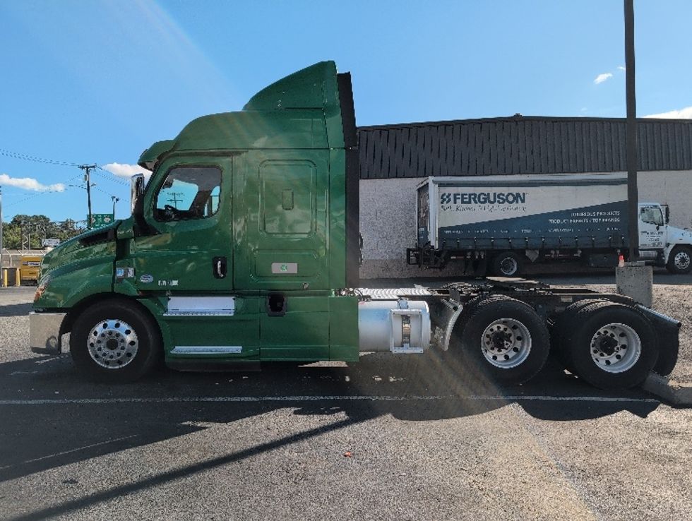 Sleeper Tractor-Heavy Duty Tractors-Freightliner-2019-T11664ST-North Bergen-NJ-506,449\n\t\tmiles-$ 53,750 - Image 4