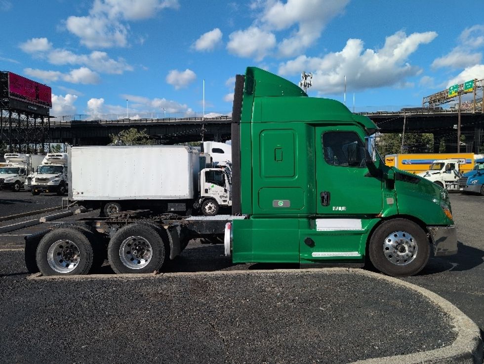 Sleeper Tractor-Heavy Duty Tractors-Freightliner-2019-T11664ST-North Bergen-NJ-506,449\n\t\tmiles-$ 53,750 - Image 8