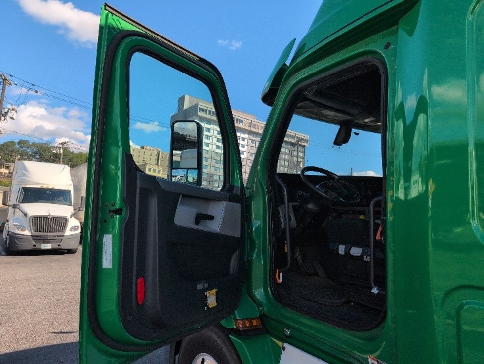 Sleeper Tractor-Heavy Duty Tractors-Freightliner-2019-T11664ST-North Bergen-NJ-506,449\n\t\tmiles-$ 53,750 - Image 9