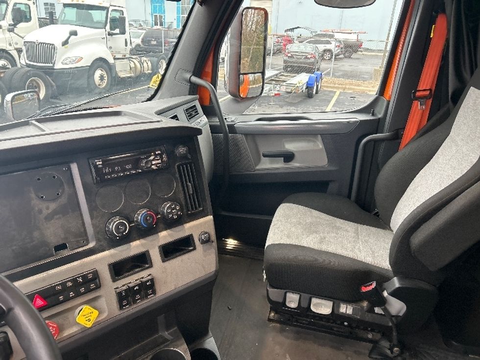 Sleeper Tractor-Heavy Duty Tractors-Freightliner-2019-T11664ST-Obetz-OH-358,511\n\t\tmiles-$ 56,000 - Image 12