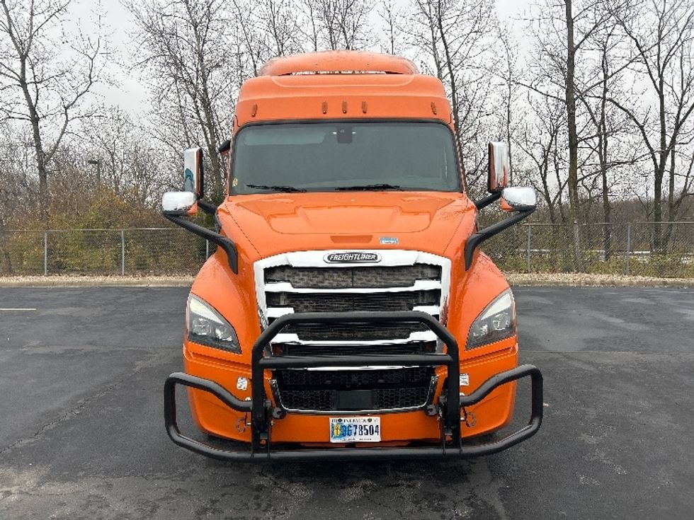 Sleeper Tractor-Heavy Duty Tractors-Freightliner-2019-T11664ST-Obetz-OH-358,511\n\t\tmiles-$ 56,000 - Image 2