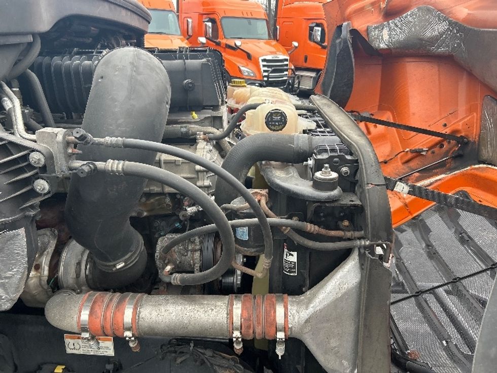 Sleeper Tractor-Heavy Duty Tractors-Freightliner-2019-T11664ST-Obetz-OH-358,511\n\t\tmiles-$ 56,000 - Image 20