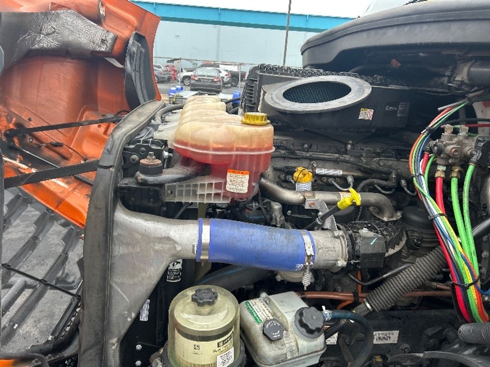 Sleeper Tractor-Heavy Duty Tractors-Freightliner-2019-T11664ST-Obetz-OH-358,511\n\t\tmiles-$ 56,000 - Image 21