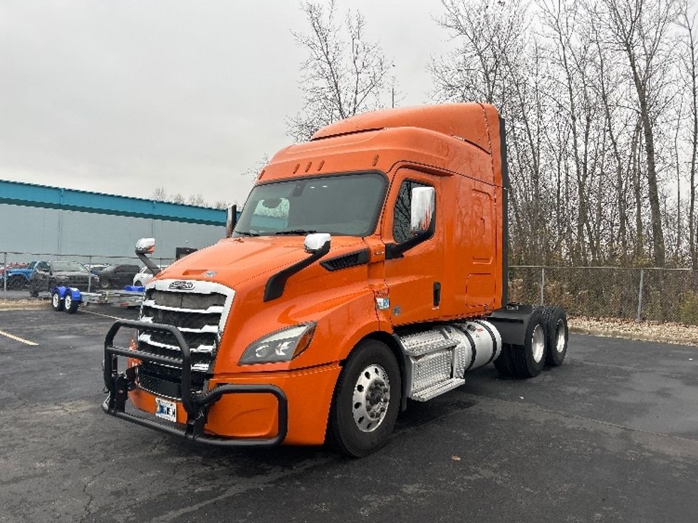 Sleeper Tractor-Heavy Duty Tractors-Freightliner-2019-T11664ST-Obetz-OH-358,511\n\t\tmiles-$ 56,000 - Image 3