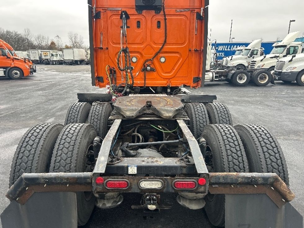 Sleeper Tractor-Heavy Duty Tractors-Freightliner-2019-T11664ST-Obetz-OH-358,511\n\t\tmiles-$ 56,000 - Image 6