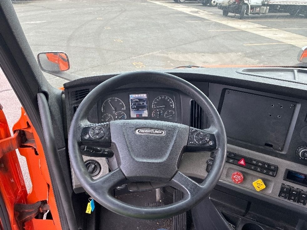 Sleeper Tractor-Heavy Duty Tractors-Freightliner-2019-T11664ST-Obetz-OH-382,632\n\t\tmiles-$ 52,000 - Image 11