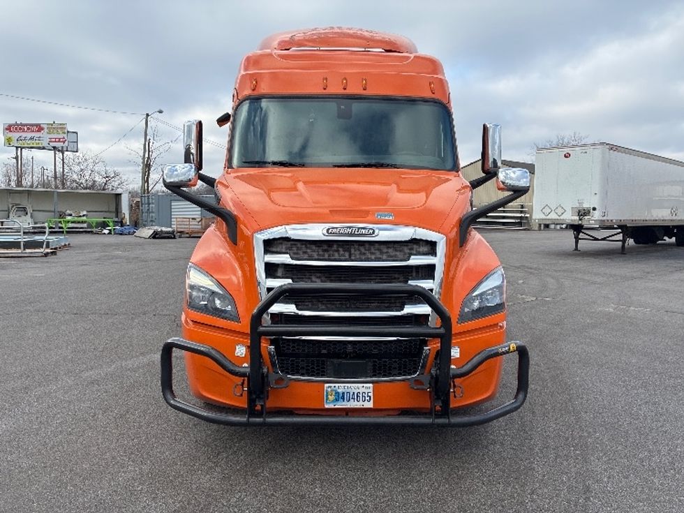 Sleeper Tractor-Heavy Duty Tractors-Freightliner-2019-T11664ST-Obetz-OH-382,632\n\t\tmiles-$ 52,000 - Image 2