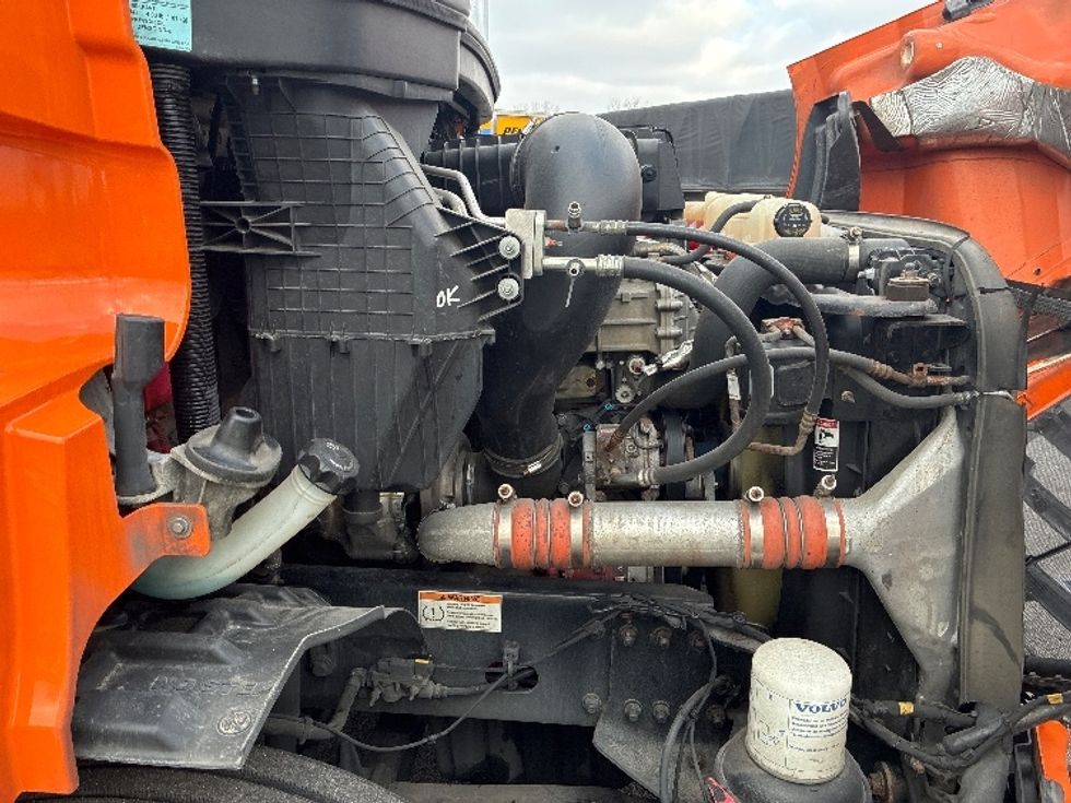 Sleeper Tractor-Heavy Duty Tractors-Freightliner-2019-T11664ST-Obetz-OH-382,632\n\t\tmiles-$ 52,000 - Image 20