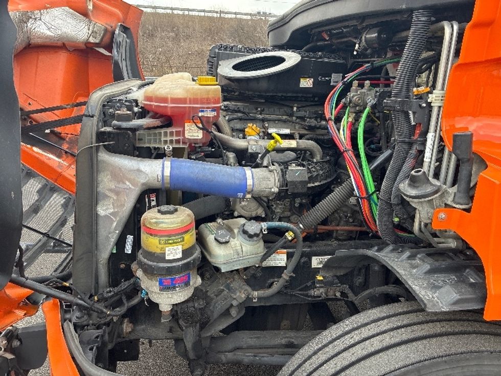 Sleeper Tractor-Heavy Duty Tractors-Freightliner-2019-T11664ST-Obetz-OH-382,632\n\t\tmiles-$ 52,000 - Image 21