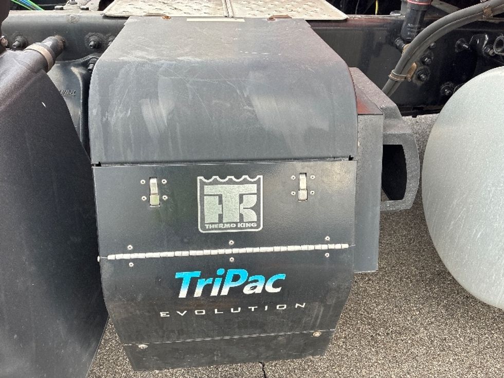 Sleeper Tractor-Heavy Duty Tractors-Freightliner-2019-T11664ST-Obetz-OH-382,632\n\t\tmiles-$ 52,000 - Image 23