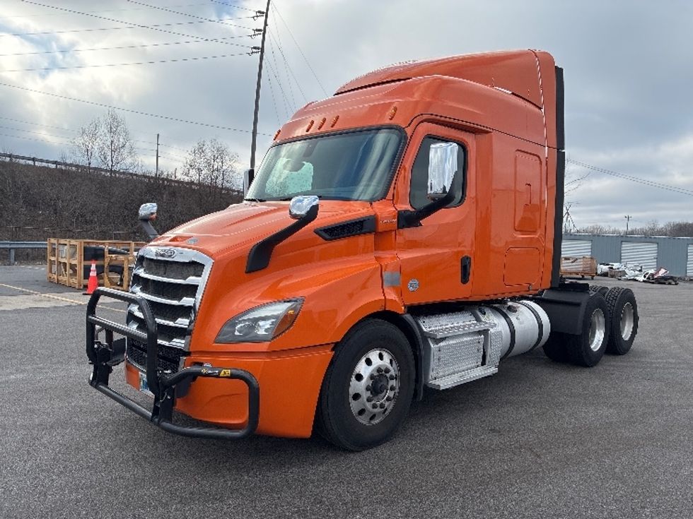 Sleeper Tractor-Heavy Duty Tractors-Freightliner-2019-T11664ST-Obetz-OH-382,632\n\t\tmiles-$ 52,000 - Image 3