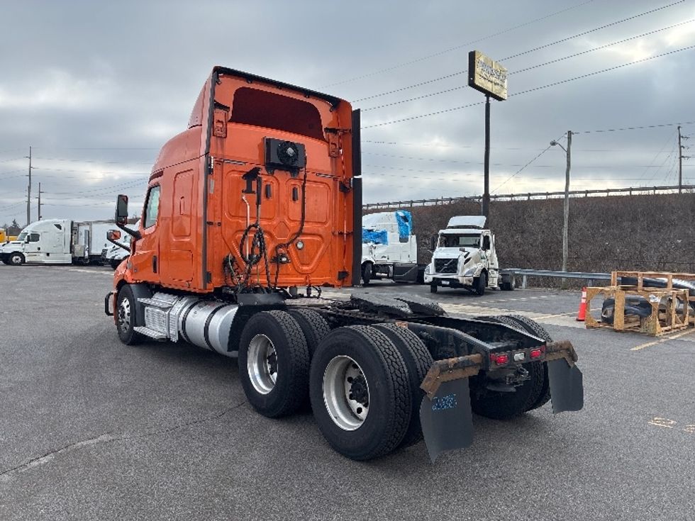 Sleeper Tractor-Heavy Duty Tractors-Freightliner-2019-T11664ST-Obetz-OH-382,632\n\t\tmiles-$ 52,000 - Image 5
