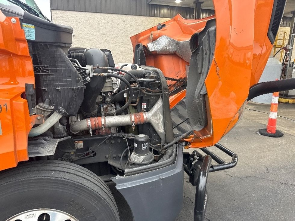 Sleeper Tractor-Heavy Duty Tractors-Freightliner-2019-T11664ST-Obetz-OH-391,611\n\t\tmiles-$ 54,250 - Image 20