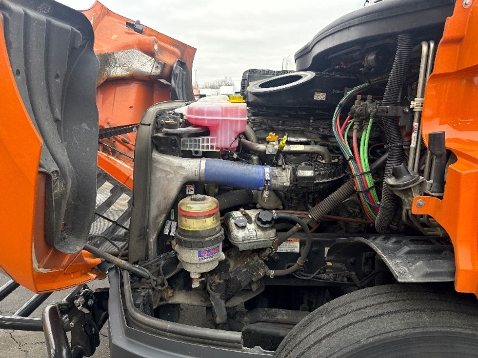 Sleeper Tractor-Heavy Duty Tractors-Freightliner-2019-T11664ST-Obetz-OH-391,611\n\t\tmiles-$ 54,250 - Image 21