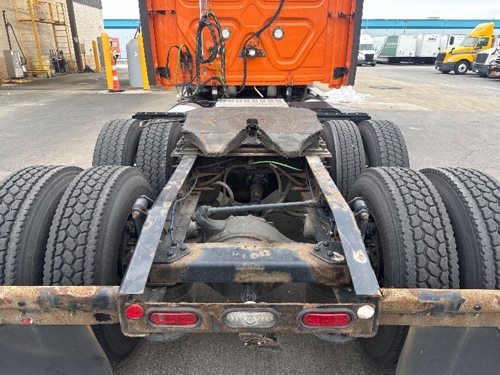 Sleeper Tractor-Heavy Duty Tractors-Freightliner-2019-T11664ST-Obetz-OH-391,611\n\t\tmiles-$ 54,250 - Image 6