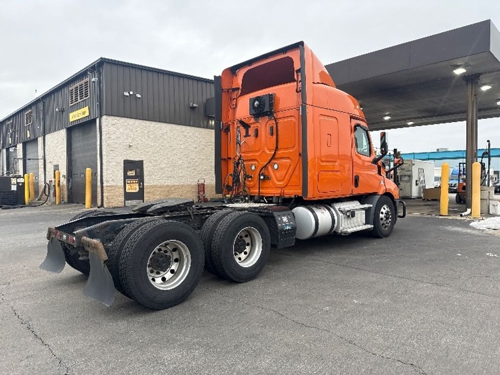 Sleeper Tractor-Heavy Duty Tractors-Freightliner-2019-T11664ST-Obetz-OH-391,611\n\t\tmiles-$ 54,250 - Image 7