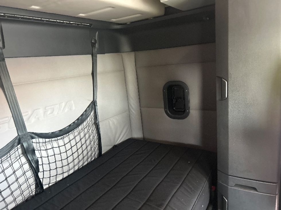 Sleeper Tractor-Heavy Duty Tractors-Freightliner-2019-T11664ST-Obetz-OH-395,066\n\t\tmiles-$ 57,250 - Image 18