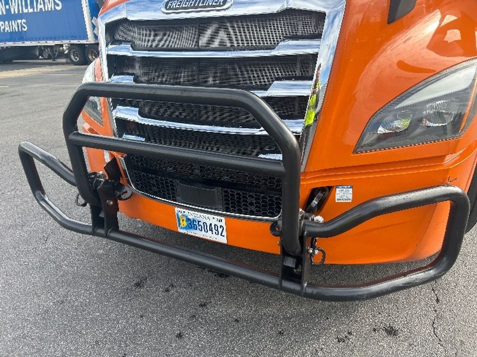 Sleeper Tractor-Heavy Duty Tractors-Freightliner-2019-T11664ST-Obetz-OH-395,066\n\t\tmiles-$ 57,250 - Image 22