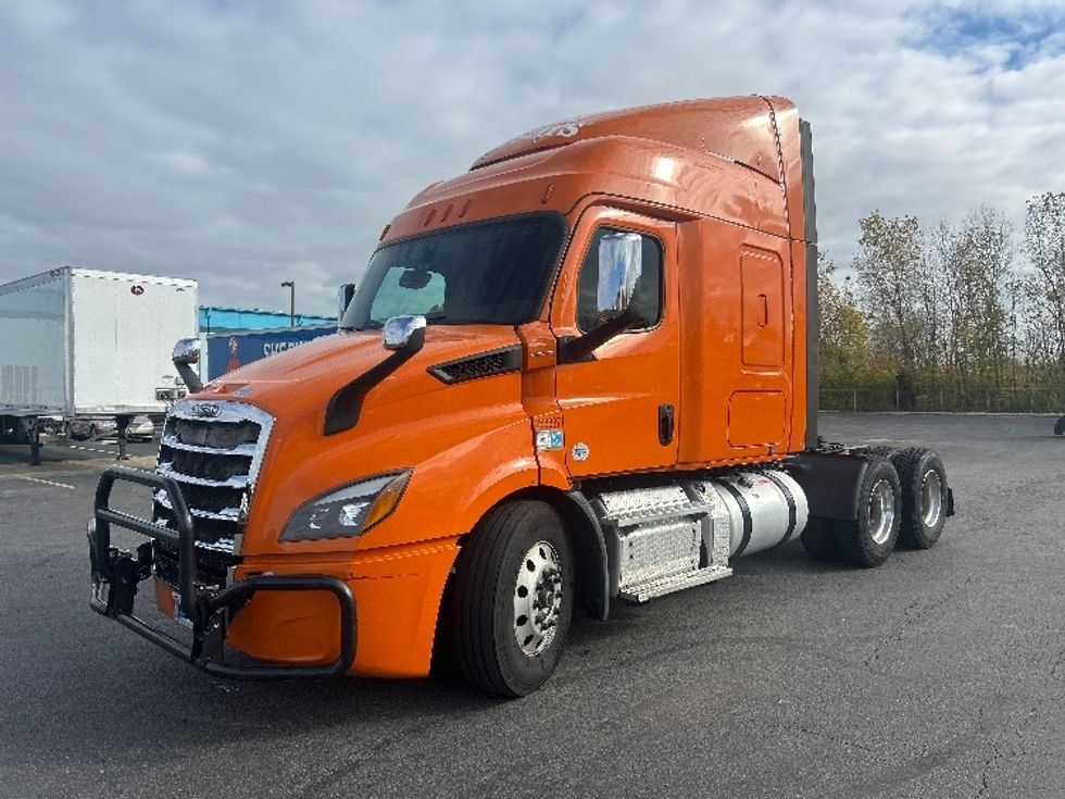 Sleeper Tractor-Heavy Duty Tractors-Freightliner-2019-T11664ST-Obetz-OH-395,066\n\t\tmiles-$ 57,250 - Image 3