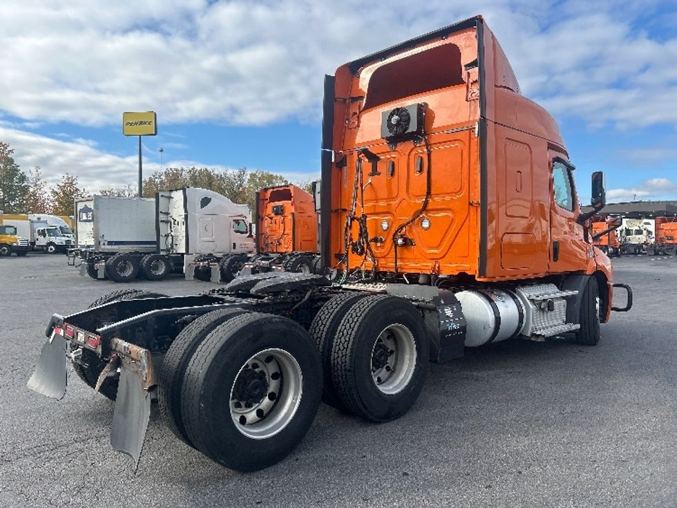 Sleeper Tractor-Heavy Duty Tractors-Freightliner-2019-T11664ST-Obetz-OH-395,066\n\t\tmiles-$ 57,250 - Image 7