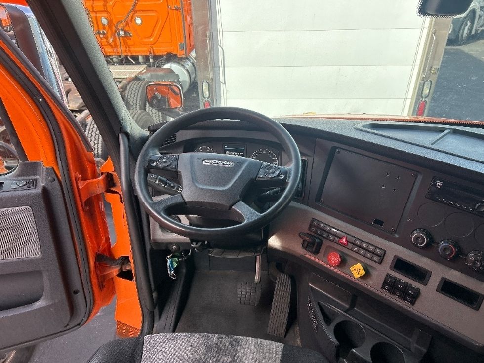 Sleeper Tractor-Heavy Duty Tractors-Freightliner-2019-T11664ST-Obetz-OH-406,339\n\t\tmiles-$ 53,500 - Image 11