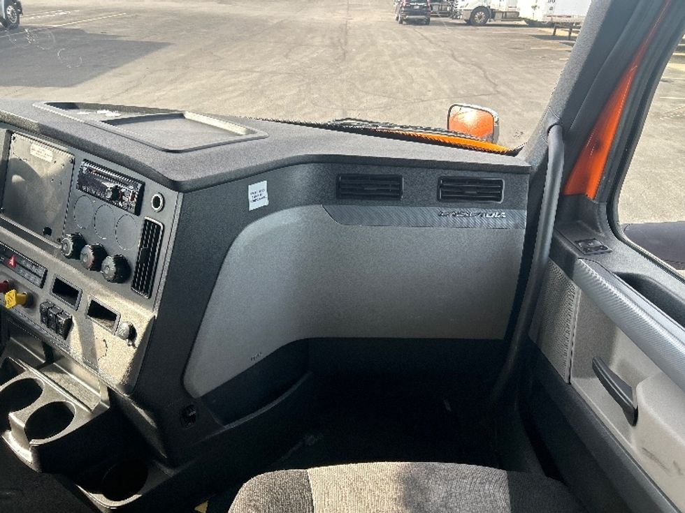 Sleeper Tractor-Heavy Duty Tractors-Freightliner-2019-T11664ST-Obetz-OH-406,339\n\t\tmiles-$ 53,500 - Image 14