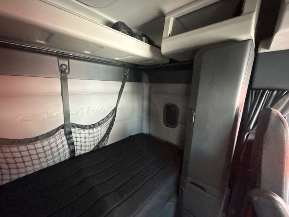 Sleeper Tractor-Heavy Duty Tractors-Freightliner-2019-T11664ST-Obetz-OH-406,339\n\t\tmiles-$ 53,500 - Image 18