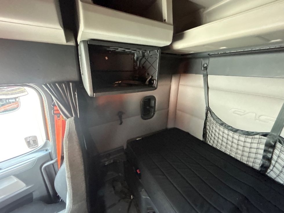 Sleeper Tractor-Heavy Duty Tractors-Freightliner-2019-T11664ST-Obetz-OH-406,339\n\t\tmiles-$ 53,500 - Image 19