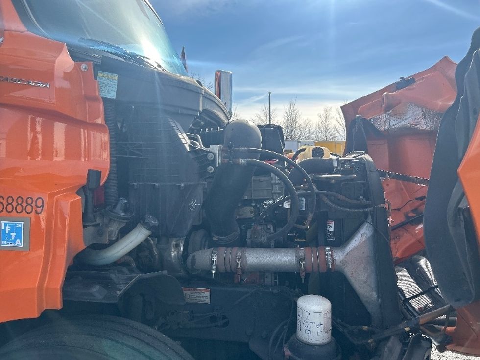 Sleeper Tractor-Heavy Duty Tractors-Freightliner-2019-T11664ST-Obetz-OH-406,339\n\t\tmiles-$ 53,500 - Image 20