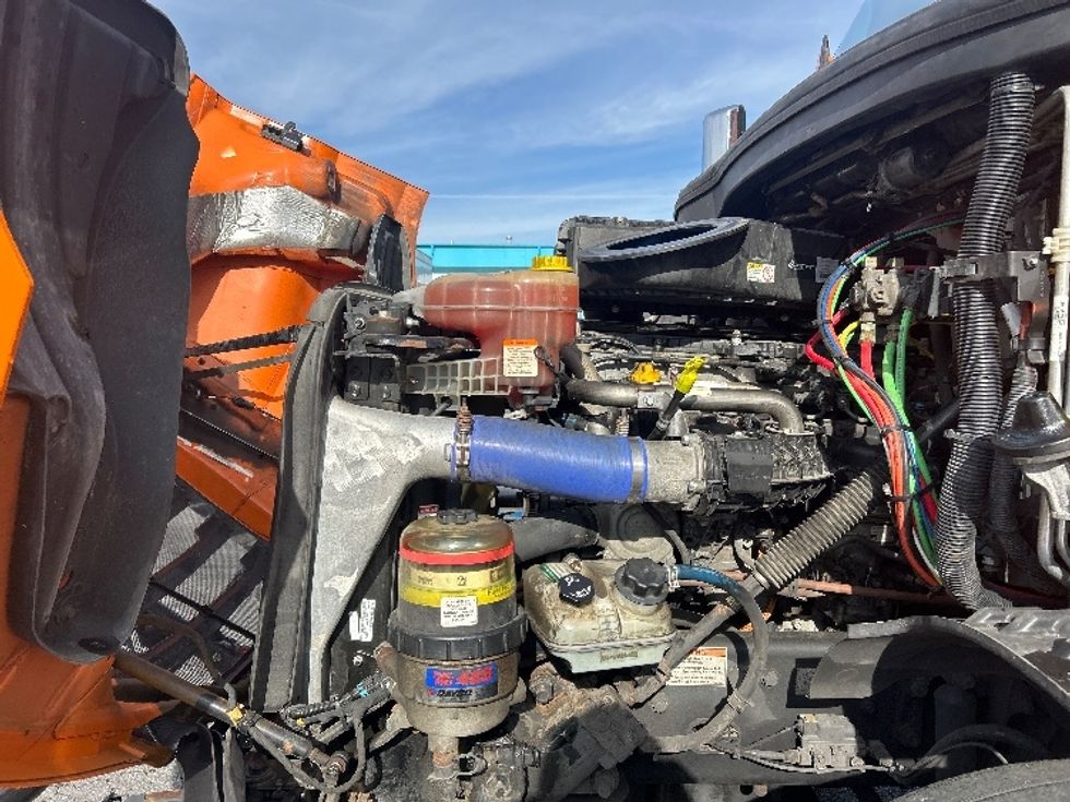 Sleeper Tractor-Heavy Duty Tractors-Freightliner-2019-T11664ST-Obetz-OH-406,339\n\t\tmiles-$ 53,500 - Image 21