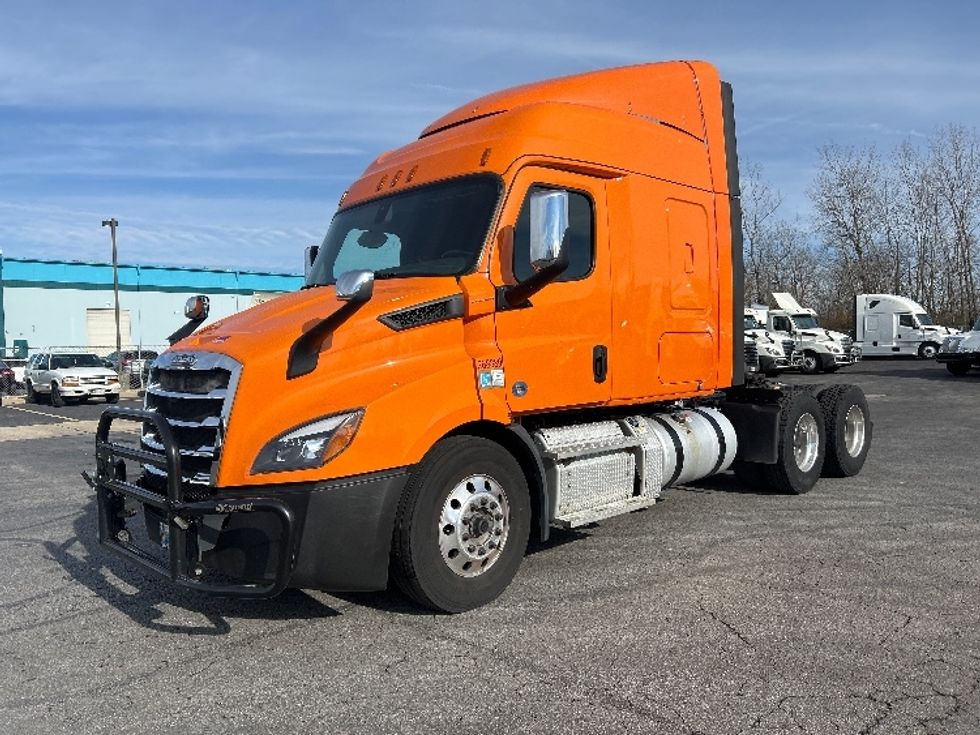 Sleeper Tractor-Heavy Duty Tractors-Freightliner-2019-T11664ST-Obetz-OH-406,339\n\t\tmiles-$ 53,500 - Image 3