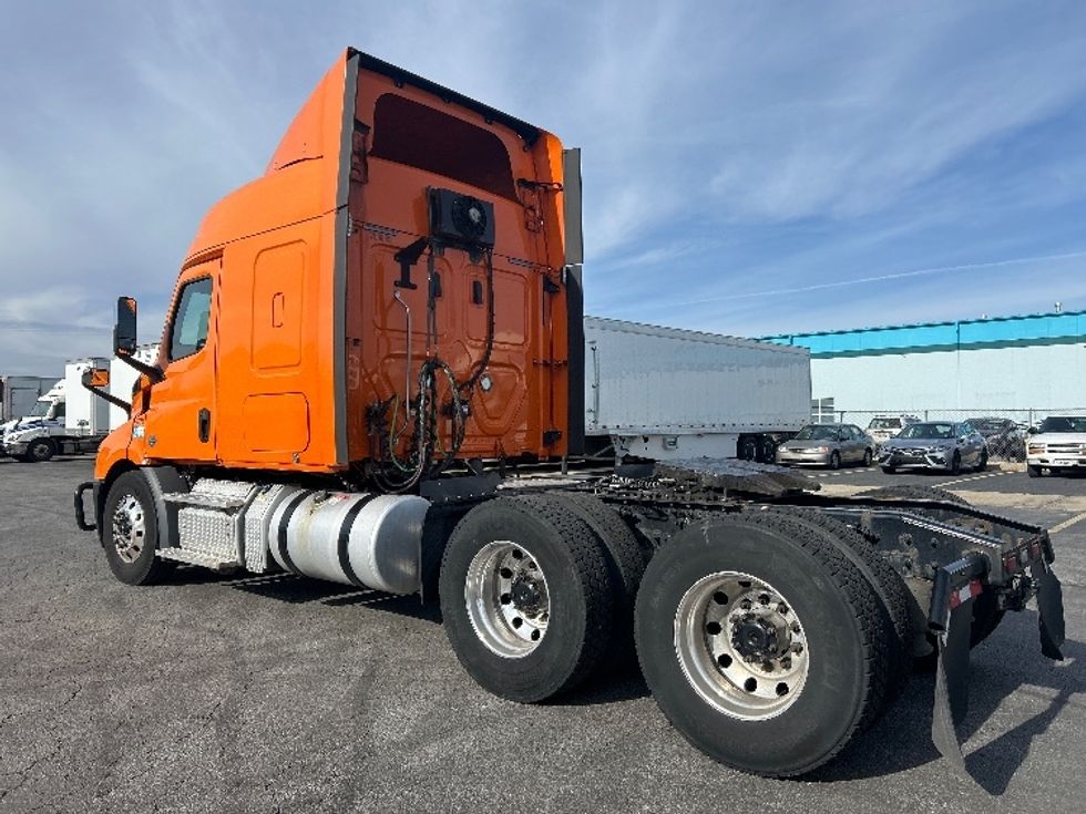 Sleeper Tractor-Heavy Duty Tractors-Freightliner-2019-T11664ST-Obetz-OH-406,339\n\t\tmiles-$ 53,500 - Image 5