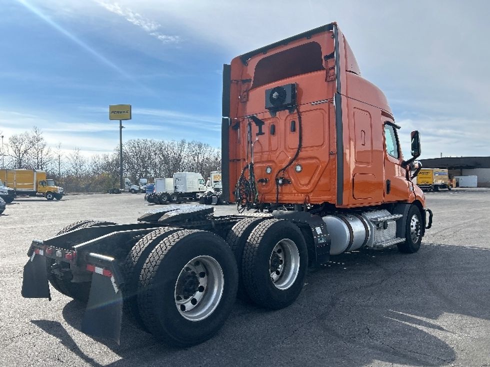 Sleeper Tractor-Heavy Duty Tractors-Freightliner-2019-T11664ST-Obetz-OH-406,339\n\t\tmiles-$ 53,500 - Image 7