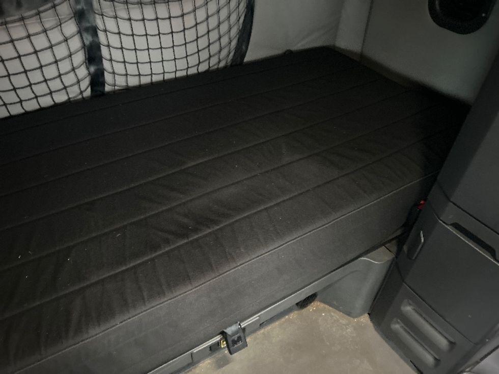 Sleeper Tractor-Heavy Duty Tractors-Freightliner-2019-T11664ST-Obetz-OH-416,000\n\t\tmiles-$ 50,250 - Image 17