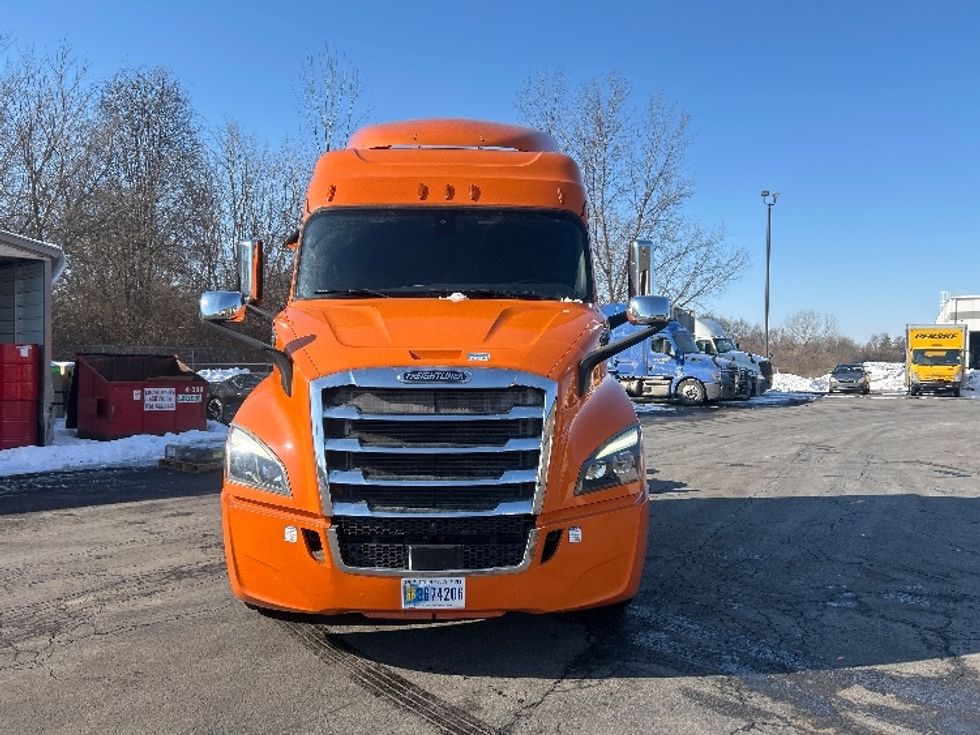 Sleeper Tractor-Heavy Duty Tractors-Freightliner-2019-T11664ST-Obetz-OH-416,000\n\t\tmiles-$ 50,250 - Image 2