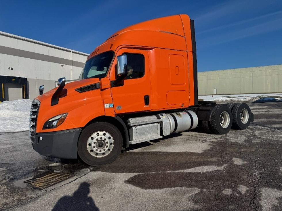 Sleeper Tractor-Heavy Duty Tractors-Freightliner-2019-T11664ST-Obetz-OH-416,000\n\t\tmiles-$ 50,250 - Image 3