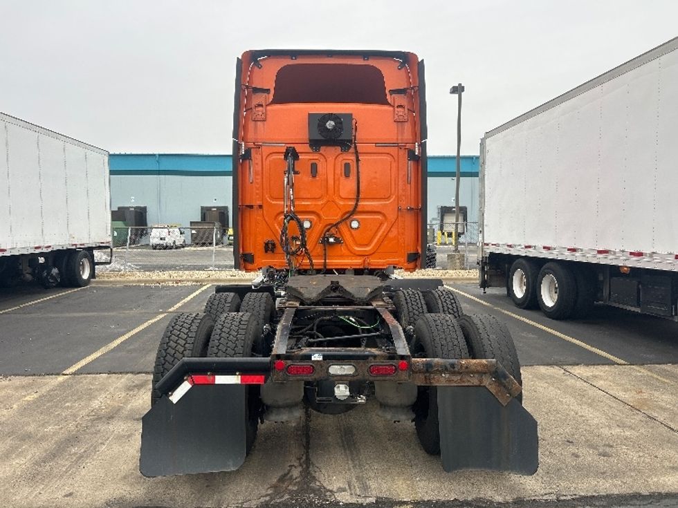 Sleeper Tractor-Heavy Duty Tractors-Freightliner-2019-T11664ST-Obetz-OH-416,000\n\t\tmiles-$ 50,250 - Image 6
