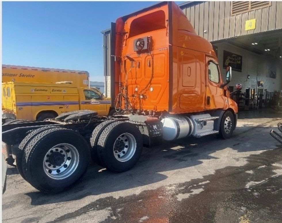 Sleeper Tractor-Heavy Duty Tractors-Freightliner-2019-T11664ST-Obetz-OH-416,000\n\t\tmiles-$ 50,250 - Image 7