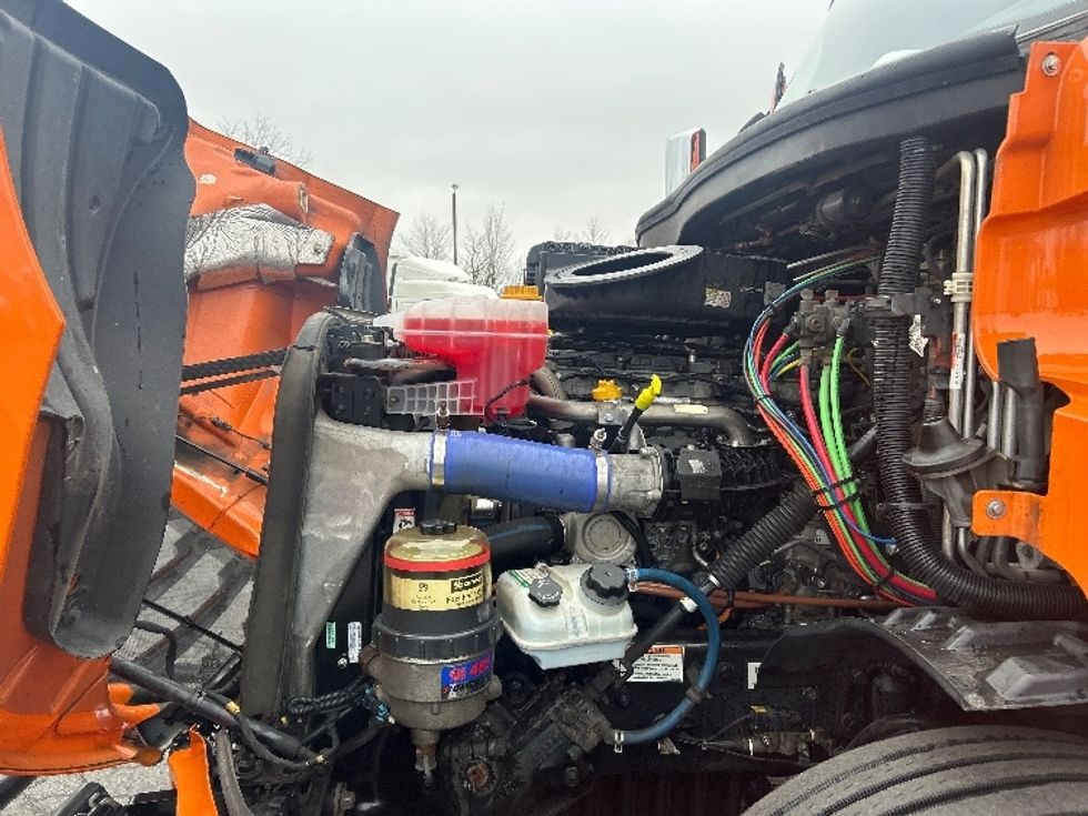 Sleeper Tractor-Heavy Duty Tractors-Freightliner-2019-T11664ST-Obetz-OH-416,000\n\t\tmiles-$ 53,000 - Image 21