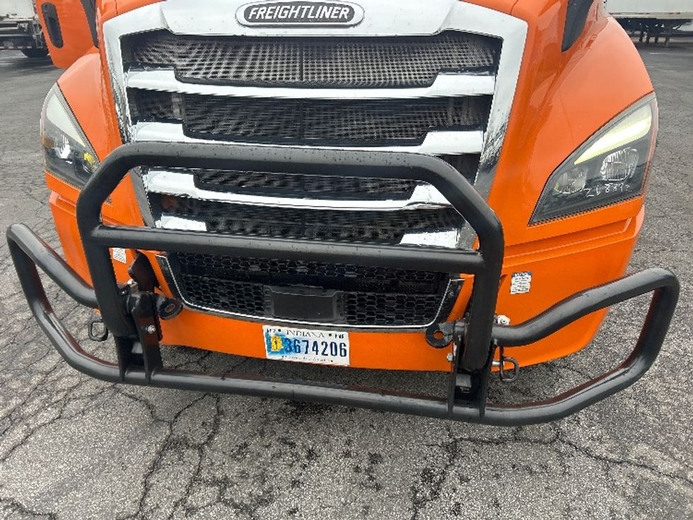 Sleeper Tractor-Heavy Duty Tractors-Freightliner-2019-T11664ST-Obetz-OH-416,000\n\t\tmiles-$ 53,000 - Image 22