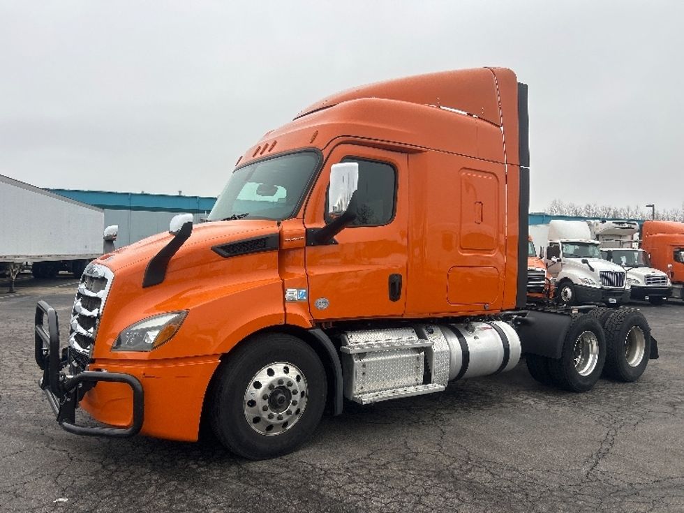 Sleeper Tractor-Heavy Duty Tractors-Freightliner-2019-T11664ST-Obetz-OH-416,000\n\t\tmiles-$ 53,000 - Image 3