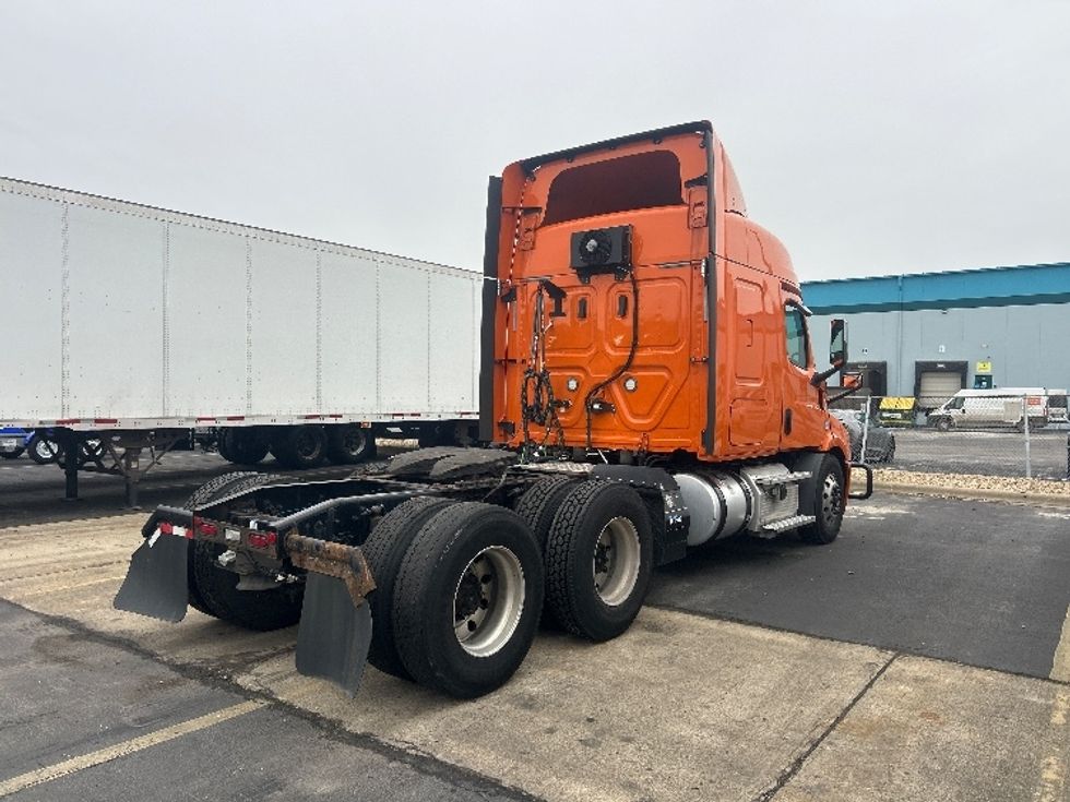Sleeper Tractor-Heavy Duty Tractors-Freightliner-2019-T11664ST-Obetz-OH-416,000\n\t\tmiles-$ 53,000 - Image 7