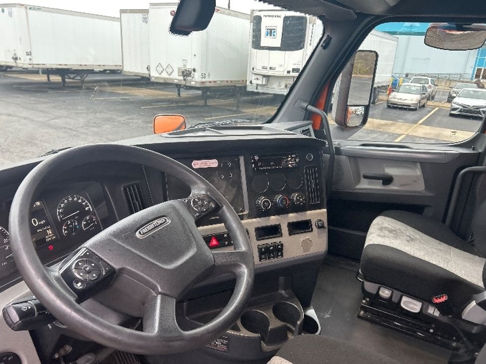 Sleeper Tractor-Heavy Duty Tractors-Freightliner-2019-T11664ST-Obetz-OH-448,611\n\t\tmiles-$ 54,250 - Image 10