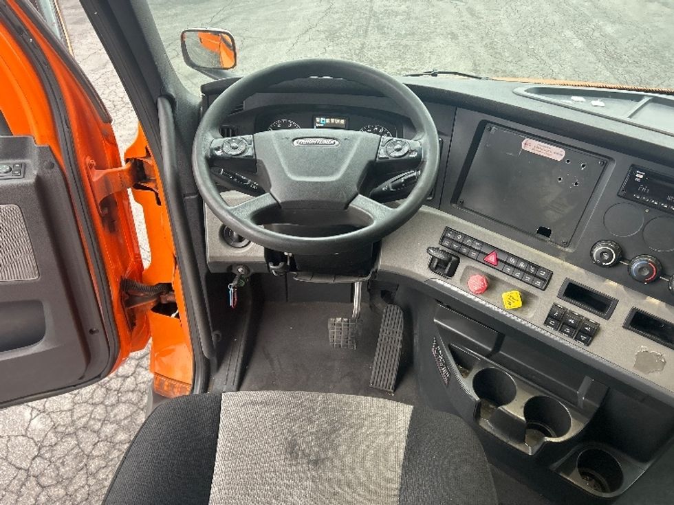 Sleeper Tractor-Heavy Duty Tractors-Freightliner-2019-T11664ST-Obetz-OH-448,611\n\t\tmiles-$ 54,250 - Image 11